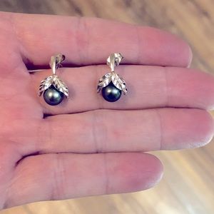 14K Maui Divers Black Tahitian Pearl Earrings